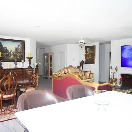 A beautiful queen bedroom-2